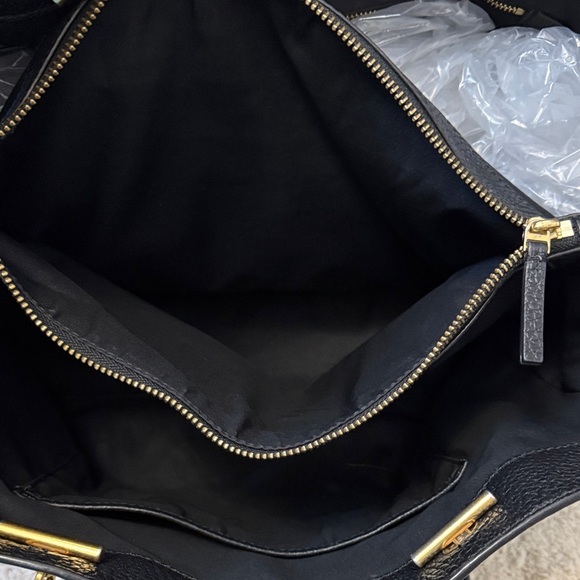 Tory Burch Carson Black Pebbled Leather Tote - Picture 8 of 10